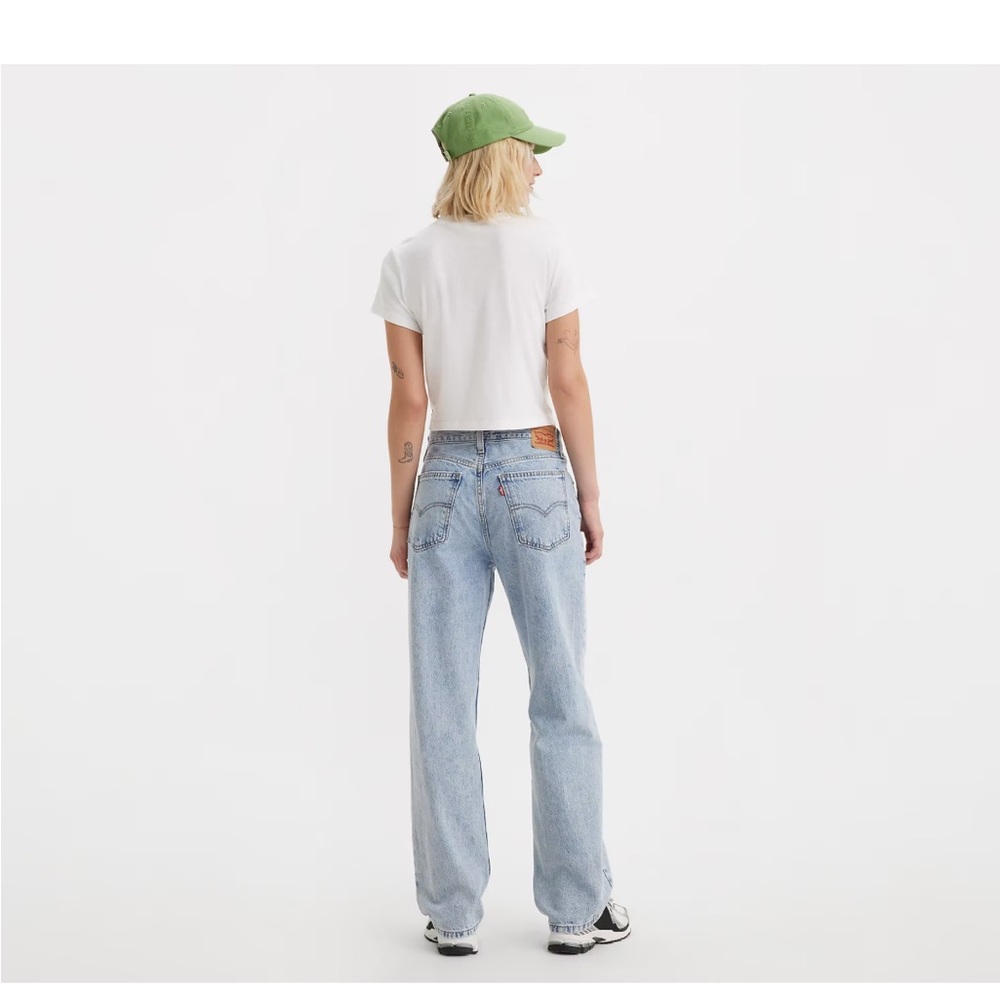Levi’s Woman’s Low Pro Straight Jeans in Charlie Glow Up Size 26